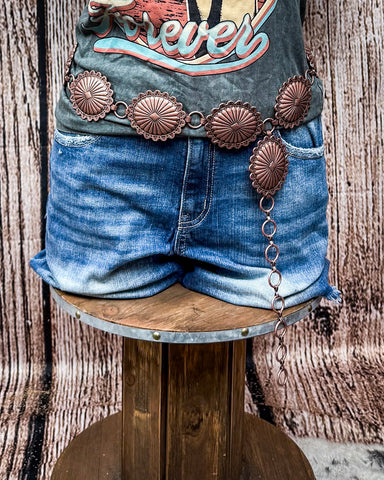 Sunfire Concho Chain Belt on a mannequin.