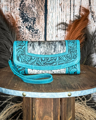 Canyon Ridge Hide Wristlet Wallet in Turquoise by Montana West – Purses & Wallets from Bronco Western Supply Co.