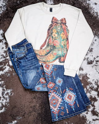 Heirloom Bloom Rhinestone Boot Sweatshirt in Tan – Apparel from Bronco Western Supply Co.