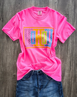 Jolene Howdy Graphic Tee in Neon Pink – Apparel from Bronco Western Supply Co.