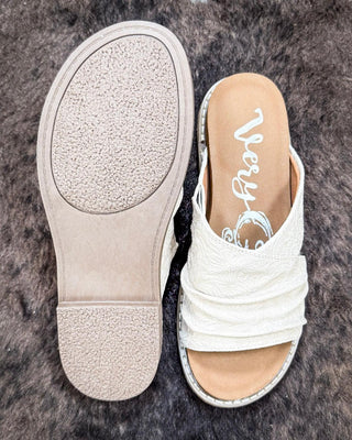 Jolene Sandal in Cream by Very G – Women's Shoes from Bronco Western Supply Co.