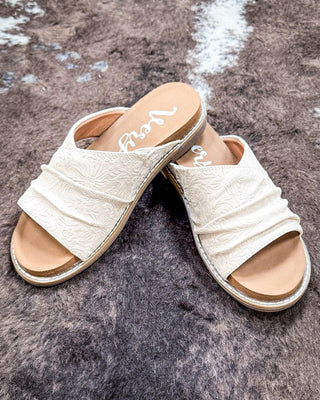 Jolene Sandal in Cream by Very G – Women's Shoes from Bronco Western Supply Co.