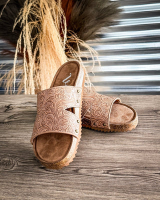 Jordyn Sandal in Light Tan by Very G – Women's Shoes from Bronco Western Supply Co.