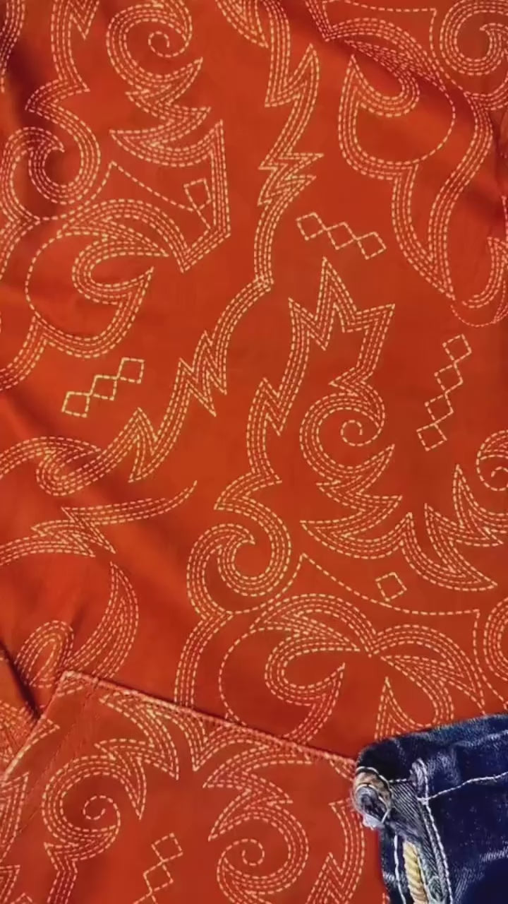 This pullover? Buttery soft, stretchy as heck, and c-u-t-e. 🔥
The Rustic Ranch Pullover is made for movement but styled for anywhere. Fitted, flattering, and lightweight, with that bold rust print that’s just the right kind of western.

🤎 Moves with you
🤎 Layers like a dream
🤎 Soft enough to sleep in (but way too cute not to show off)

You’re gonna reach for this one on repeat.