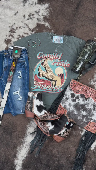 Graphic tee, flares, booties, and the cutest bag 🤎 Easy, effortless, and full of western soul. Closet staples lookin' real good together 🫶 #ootd