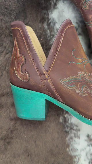 Badland Babe Energy. 💥
That rich distressed leather, the bold turquoise sole, the perfect heel height... these booties were made to turn heads and kick dust. Wear ‘em with your favorite denim or a flowy dress—they don’t play favorites.

✨ Eye-catching turquoise sole
✨ Embroidered details
✨ Comfy enough for all-day sass