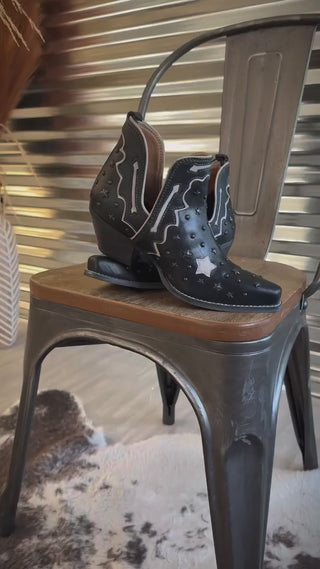 These boots? They were written in the stars 🤩🌙

The Lone Star Sky Boots by Myra are retro western vibes with silver stars, scalloped details, and a split top that adds just the right amount of edge.

✨ Genuine leather
✨ Easy-on split top design
✨ Embroidered stars & contrast stitching
✨ The perfect black boot for standing out (and staying comfy)

Add a little Texas night sky to your outfit 🌟
