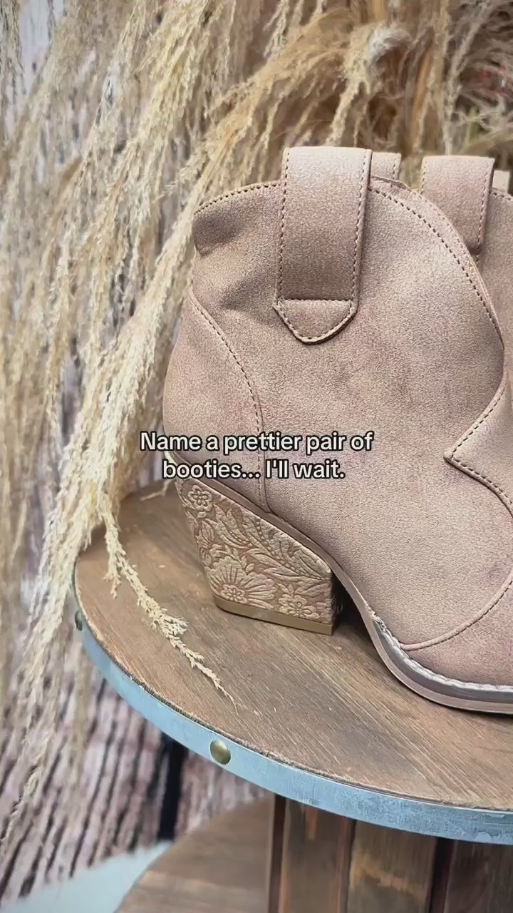 I’m not saying these booties changed my life… but I am saying I’ve built 3 outfits around them this week 🫣🤍

The tooled heel?? The neutral color?? They’re comfy, easy to style, and make me feel like I’ve got my life together even when I don’t 😂

Grab them while they’re still on sale at broncowesternsupply.com