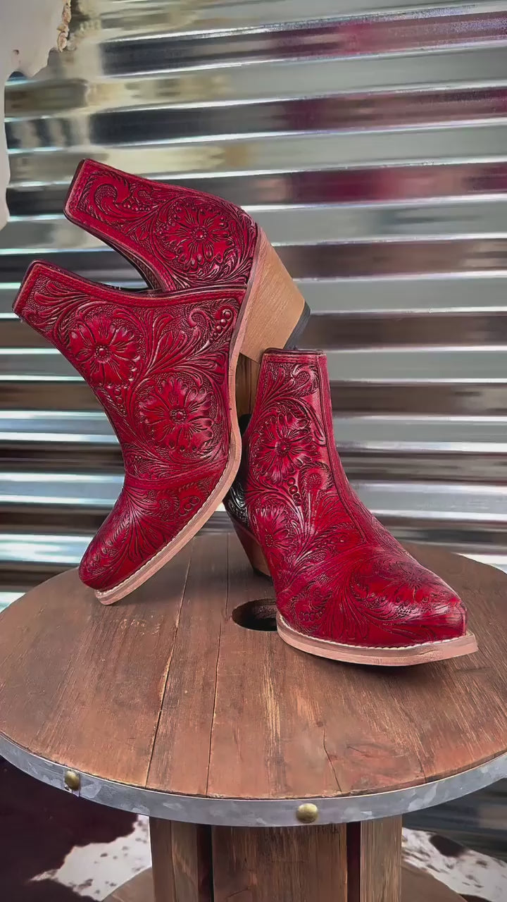 When the booties are this pretty… you get them in every color 😍👢

Genuine leather, hand-tooled, and just the right mix of classy + bold. These are the kind of boots you’ll wear for years and never stop getting compliments on 🙌✨

🤎 Timeless neutral
❤️ Standout scarlet
🧡 Rich caramel
🩵 Dreamy turquoise

Which one’s calling your name? 👇