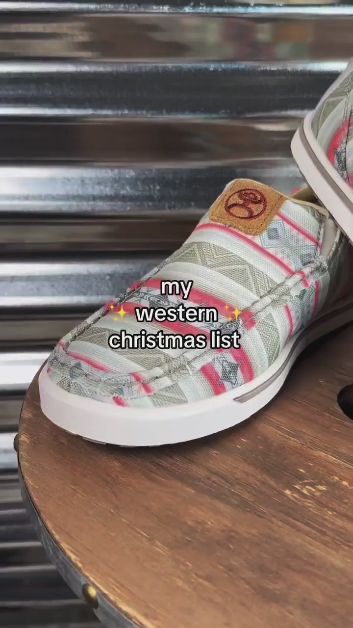 Just a few little things on my western Christmas list 🎁
Spoiler: it’s giving boots, fringe, turquoise, and main character energy.

Tag someone who needs to see this…
