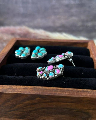 Jewelry set with turquoise and pink stones in a wooden box